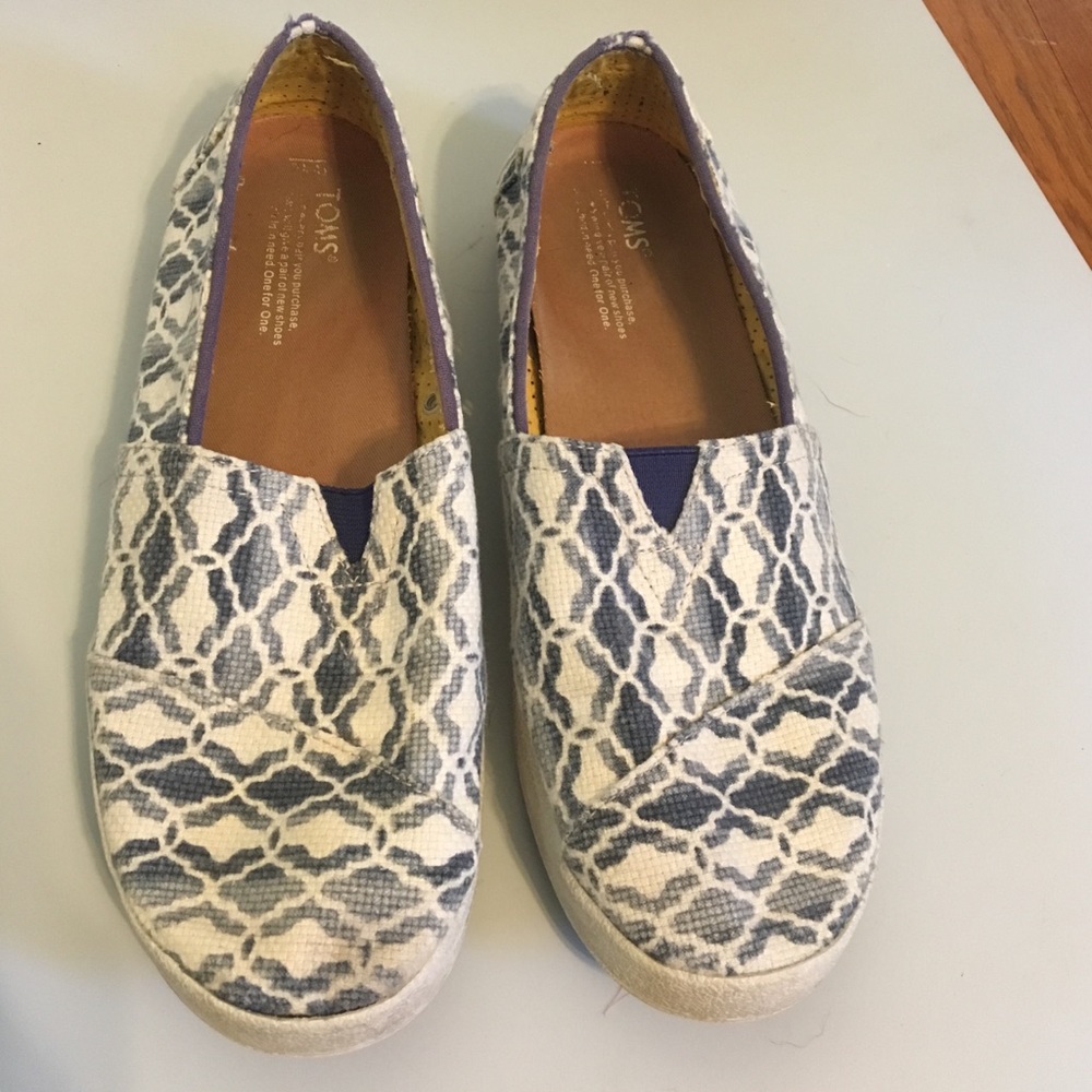 Toms Avalon slip on size 10